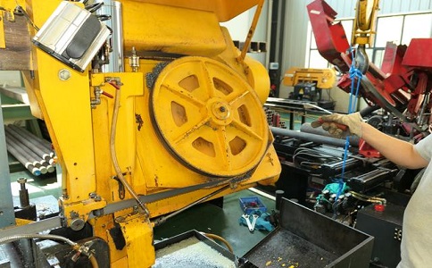 如何解决新龙卧式金属带锯床切削时出现的断带现象？