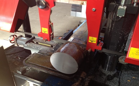 新龙卧式带锯床加工时出现明显振荡如何排查？