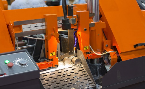 新龙龙门带锯床具备哪些优点？